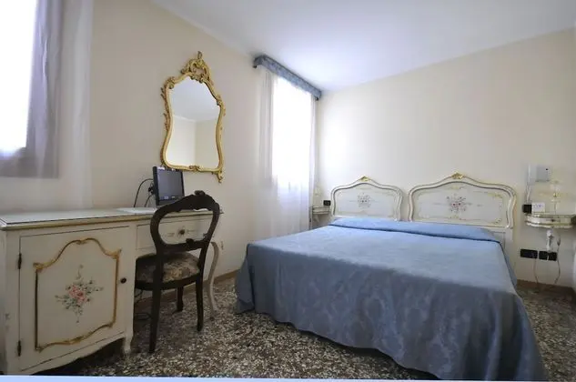 Standard Tek Büyük veya İki Ayrı Yataklı Oda