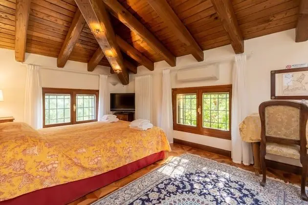 Tek Büyük veya İki Ayrı Yataklı Oda, Bahçe Manzaralı