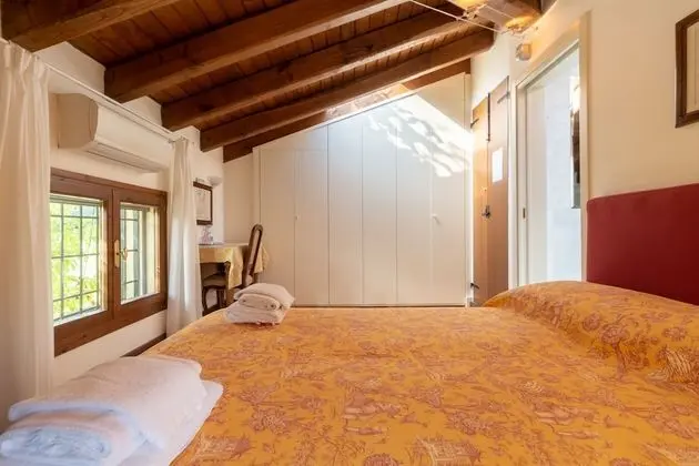 Tek Büyük veya İki Ayrı Yataklı Oda, Bahçe Manzaralı