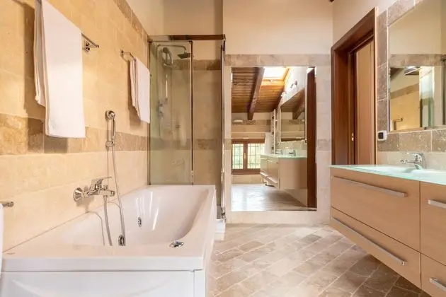 Tek Büyük veya İki Ayrı Yataklı Oda, Bahçe Manzaralı