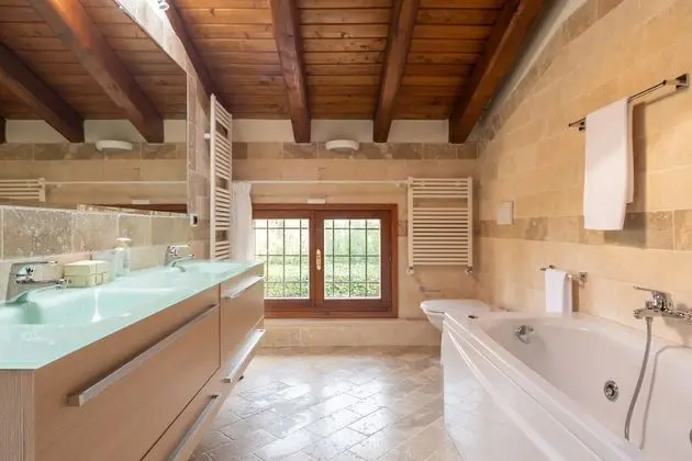 Tek Büyük veya İki Ayrı Yataklı Oda, Bahçe Manzaralı