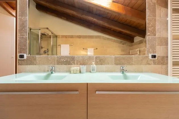 Tek Büyük veya İki Ayrı Yataklı Oda, Bahçe Manzaralı