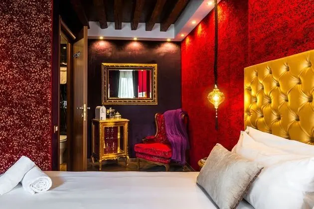 Superior Oda, Balkon, Kanal Manzaralı