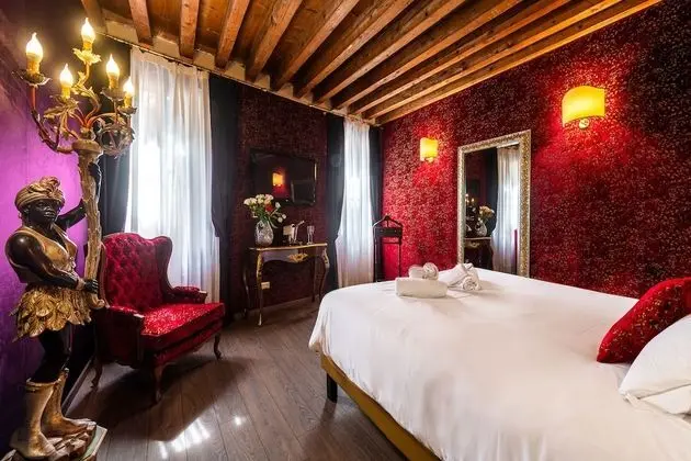 Superior Üç Kişilik Oda, Kanal Manzaralı