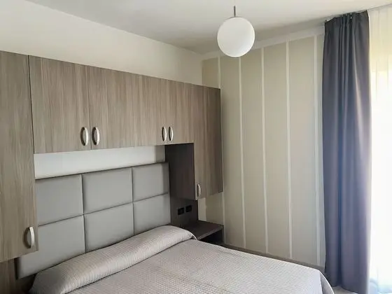 Tek Büyük Yataklı Oda, 1 Çift Kişilik Yatak, Balkon, Kısmi Göl Manzaralı