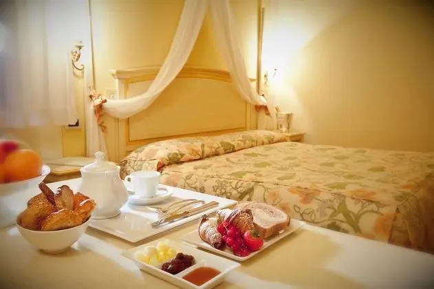 Romantic Tek Büyük Yataklı Oda