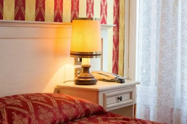 Superior Tek Büyük Yataklı Oda (5 Leoni)