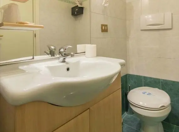 Superior Tek Büyük Yataklı Oda (5 Leoni)