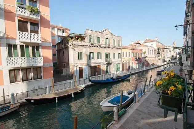 Superior Tek Büyük Yataklı Oda (5 Leoni)