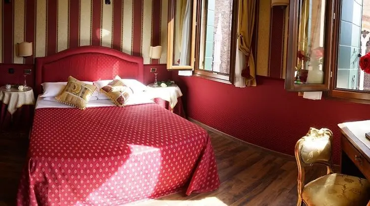 Superior Tek Büyük Yataklı Oda, Özel Banyo, Şehir Manzaralı