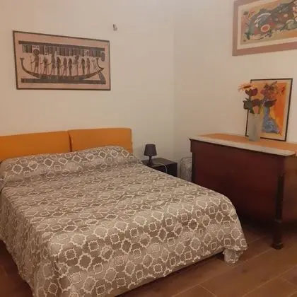 Standard Tek Büyük Yataklı Oda, Ortak Banyo (Gialla)