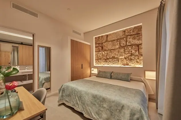 Standard Tek Büyük Yataklı Oda