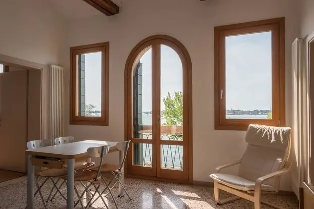 Apart Daire, 2 Yatak Odası, Mutfak, Okyanusa Sıfır