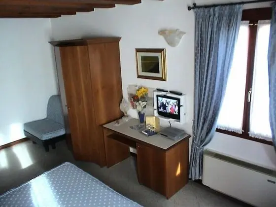 Üç Kişilik Oda