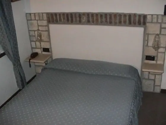 Üç Kişilik Oda