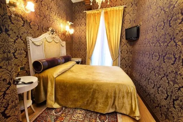 Classic Tek Büyük Yataklı Oda