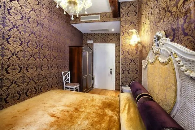 Classic Tek Büyük Yataklı Oda