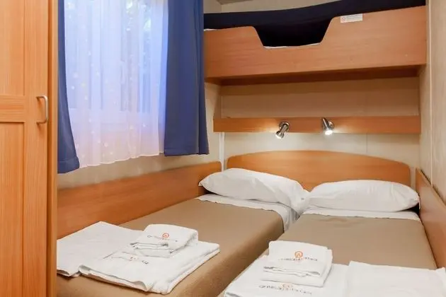 Deluxe Karavan