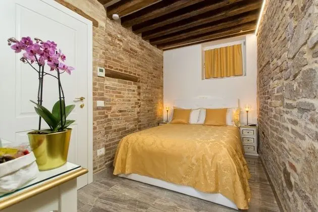 Basic Tek Büyük Yataklı Oda