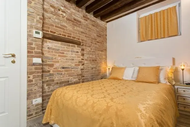 Basic Tek Büyük Yataklı Oda