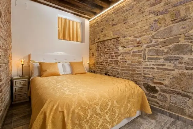 Basic Tek Büyük Yataklı Oda