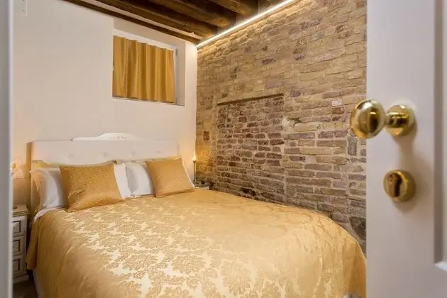 Basic Tek Büyük Yataklı Oda