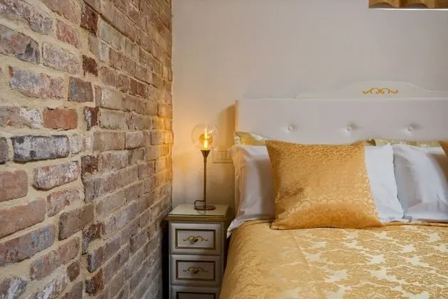 Basic Tek Büyük Yataklı Oda