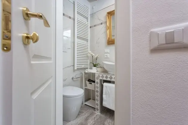 Basic Tek Büyük Yataklı Oda