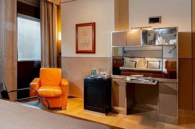 EXECUTIVE min 1 max 2