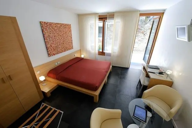 Comfort Tek Büyük Yataklı Oda