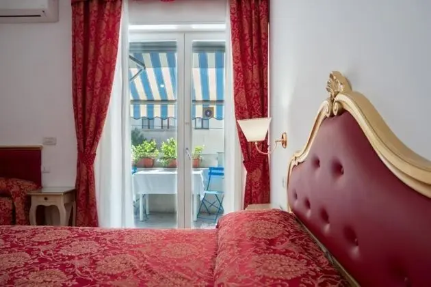 Üç Kişilik Oda, Balkon (Suite)