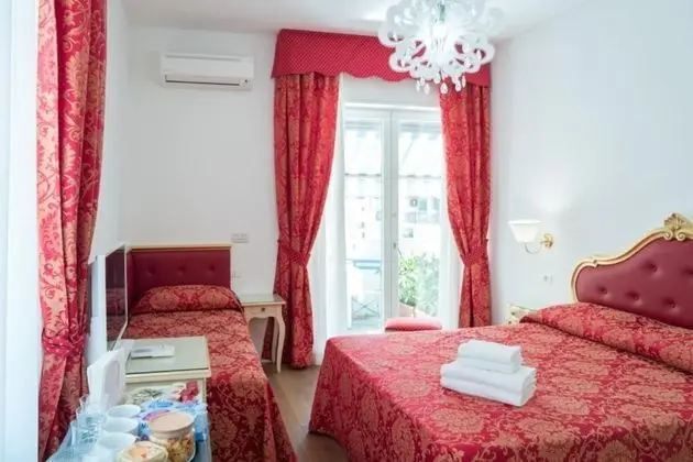 Üç Kişilik Oda, Balkon (Suite)