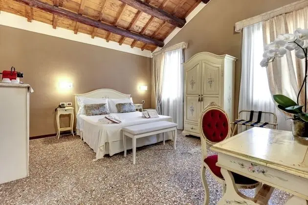 Standard Üç Kişilik Oda