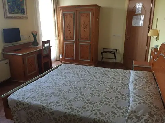 Comfort Tek Büyük veya İki Ayrı Yataklı Oda