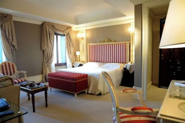 Deluxe Tek Büyük veya İki Ayrı Yataklı Oda, Kanal Manzaralı