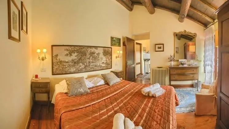 Tek Büyük veya İki Ayrı Yataklı Oda, Ortak Banyo