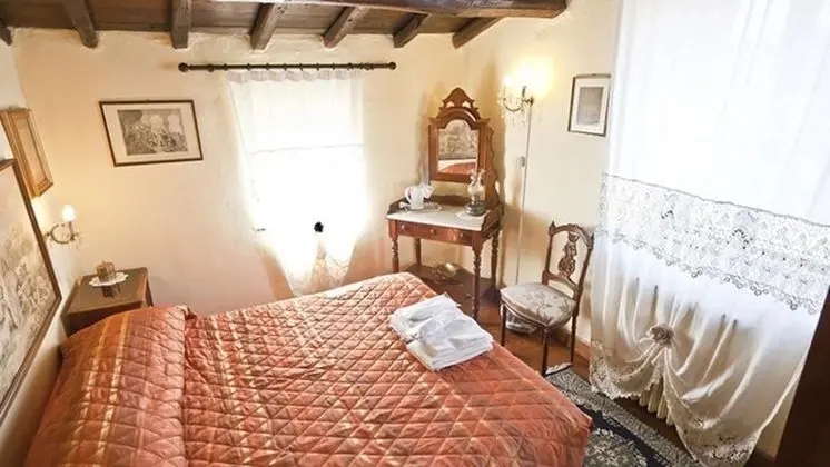 Tek Büyük veya İki Ayrı Yataklı Oda, Ortak Banyo