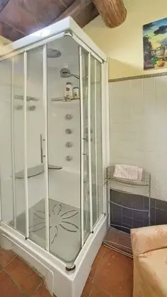 Tek Büyük veya İki Ayrı Yataklı Oda, Ortak Banyo