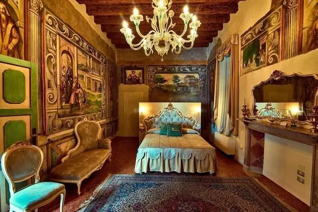 Luxury Tek Büyük Yataklı Oda