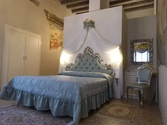 Luxury Tek Büyük Yataklı Oda