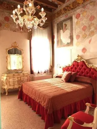 Luxury Tek Büyük Yataklı Oda