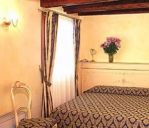 Superior Tek Büyük Yataklı Oda, Kanal Manzaralı