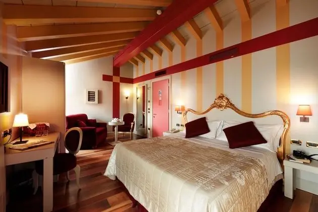 Deluxe Üç Kişilik Oda