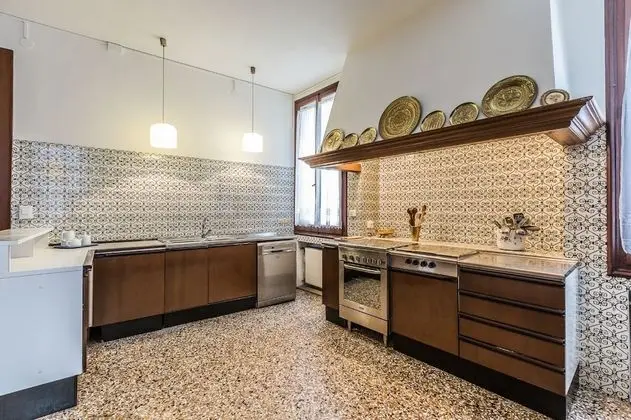 Apart Daire, 5 Yatak Odası