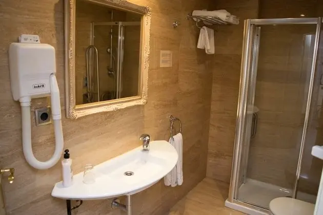 Tek Büyük Yataklı Oda