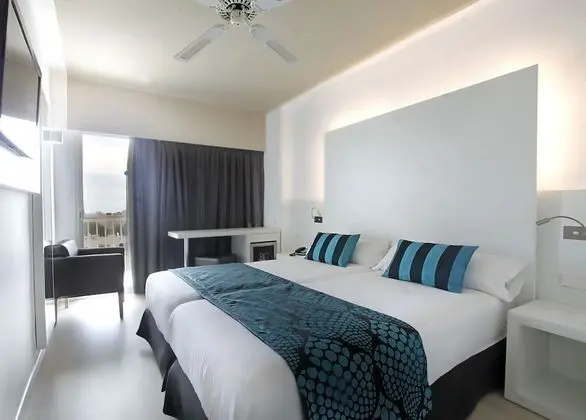 Standard Tek Büyük veya İki Ayrı Yataklı Oda, Kısmi Deniz Manzaralı