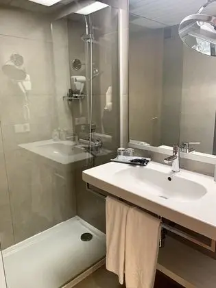 Standard Tek Büyük veya İki Ayrı Yataklı Oda, Kısmi Deniz Manzaralı