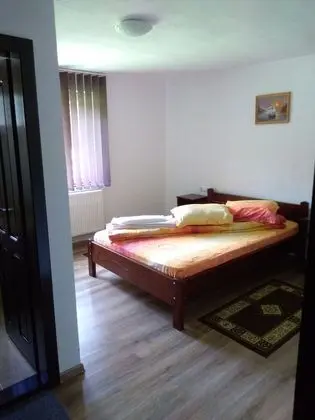 Basic Tek Büyük Yataklı Oda, Avlu Manzaralı