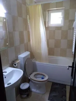 Basic Tek Büyük Yataklı Oda, Avlu Manzaralı