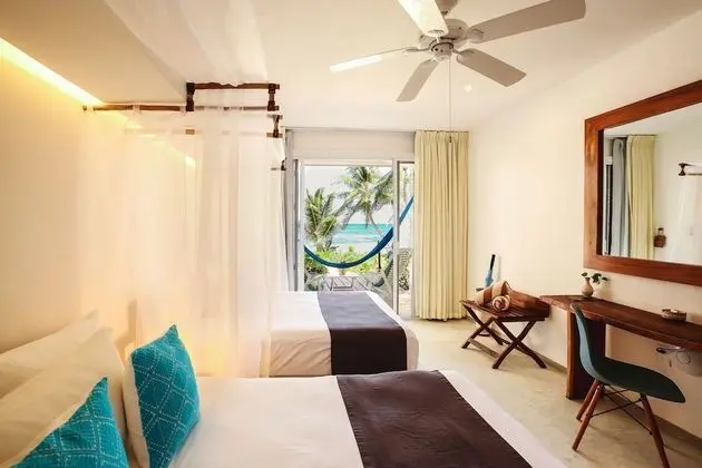 Beachfront room (2 queens)